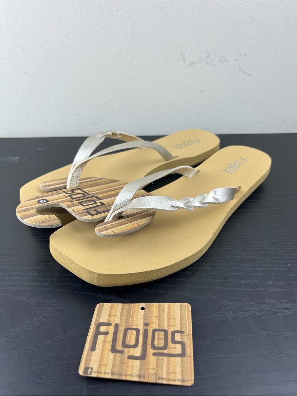 Flojos Women's Size 10 Silver Strap Tan Flip Flop Sandals Slip On NWT